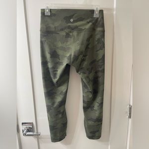 Lululemon Wunder Train High-Rise Crop 23"